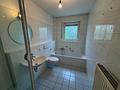 Attraktive Eigentumswohnung mit Garage und Balkon - Badezimmer