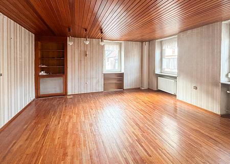 Aus Alt mach Neu – Ihr Projekt für ein kernsanierungsbedürftiges Haus in Wiebelsbach/Groß-Umstadt - Wohnzimmer