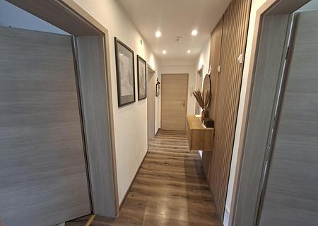 Attraktive & komplett modernisierte 3-Zimmer-ETW in ruhiger Lage von Giengen - Diele