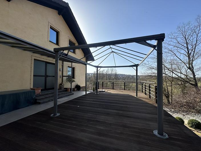 Wohnen inmitten der Natur–Hochwertiges Einfamilienhaus mit großem Grundstück in ruhiger Waldrandlage - Terrasse