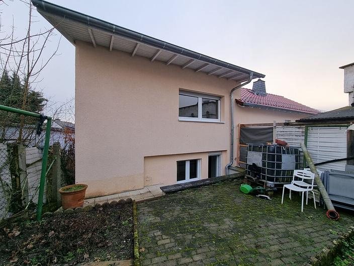Dieses Eigenheim mit kleiner Einliegerwohnung bietet Ihnen viel Platz! - Gartenansicht
