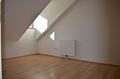 Charmante 3-Zimmer Dachgeschosswohnung mit Sichtdachtstuhl und Aufzug - Büro / Kind