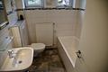 Architektenhaus mit großem Grundstück und zusätzlichem Baupotenzial - Badezimmer EG