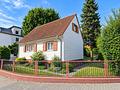 Einfamilienhaus auf Erbpachtgrundstück mit Garten in ruhiger Lage von Frankfurt-Eschersheim - Hausseitenansicht