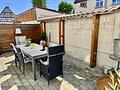 Neuwertiges Familienhaus mit Wohlfühlfaktor – 
Einbauküche, Wärmepumpe, Kachelofen, Klima & Terrasse - Terrasse mit...