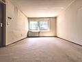 Sonnige 3-Zimmer-Wohnung mit Süd-Loggia und idealem Grundriss in U-Bahn-Nähe - Geräumiges Wohnzimmer