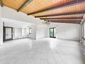 Besonderes Architektenhaus mit Einliegerwohnung und traumhaftem Terrassenausblick ins Grüne - Wohnzimmer