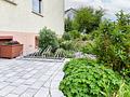 Charmante 2-Zimmerwohnung mit Gartenblick und praktischem Grundriss in Groß-Zimmern - Hauseingang rechts