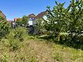 Freistehendes Einfamilienhaus mit
Einliegerwohnung, Garage & großer Terrasse - Garten
