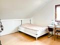 Zweifamilienhaus mit Werkstatt, Garage und Garten mit Weitblick - DG_Schlafzimmer