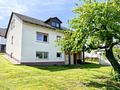 Familienidylle mit großem Garten: Einfamilienhaus mit Potenzial - Garten Aussenansicht