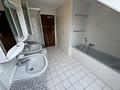 Gepflegte 3-Zimmer-Dachgeschosswohnung mit Stellplatz und Südbalkon - Badezimmer