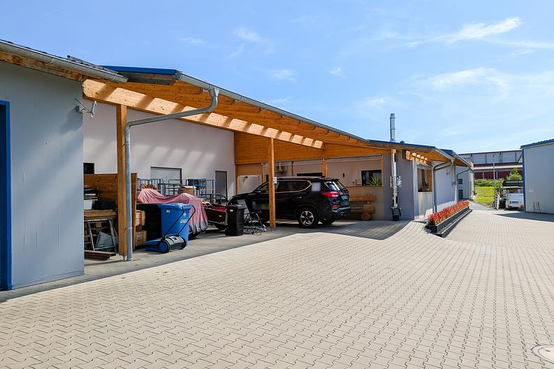 Neuwertiges Gewerbeobjekt – Büro-Gebäude, Lager- & Werk-Halle
in Erbach! - Ansicht-Hof