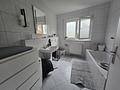 Lichtdurchflutete 3-Zi.-Wohnung mit toller Raumaufteilung.
Plus EBK, Balkon und Stellplatz - Badezimmer
