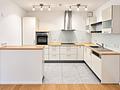 Außergewöhnliche 4-Zimmer-Wohnung mit Garten, Terrasse & Balkon in guter Lage von Bockenheim - Küche
