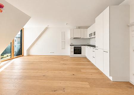 Kernsanierte 1,5-Zimmer-Wohnung mit neuer Einbauküche in Wertheim! - Wohn-Schlafzimmer mit Küche