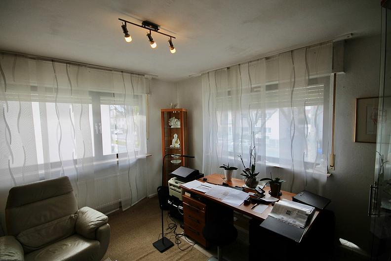 Freistehendes Einfamilienhaus in begehrter Lage von Neu-Isenburg - Büro/ Schlafzimmer
