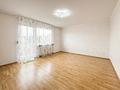 Charmante 2-Zimmerwohnung mit Gartenblick und praktischem Grundriss in Groß-Zimmern - Wohn- und Esszimmer