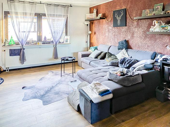 Multifunktionstalent: Großes Haus mit Garagen und Scheunentrakt - EG neu Wohnen