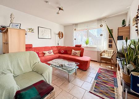 Komfortable Erdgeschosswohnung mit Balkon und Stellplatz in Groß-Umstadt/Wiebelsbach - Wohnbereich