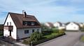 Großzügiges Wohnhaus mit zwei separaten 3- Zimmer-Wohnungen, Süd-West-Garten und Garage - Außenansicht