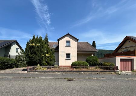 Viel Platz, viele Möglichkeiten - Mehrfamilienhaus mit Garten und Entwicklungspotenzial