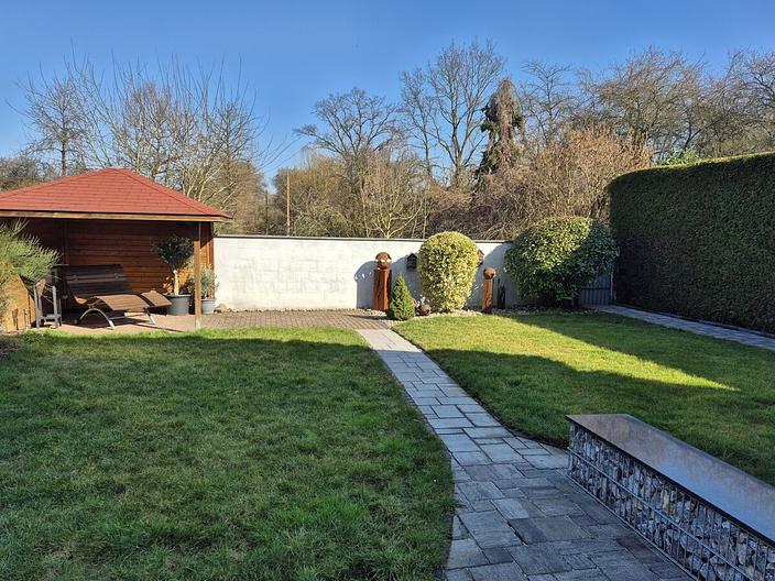 Großzügige Doppelhaushälfte mit zwei Wohneinheiten und viel Potenzial - Garten