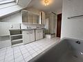 Gepflegte 3-Zimmer-Dachgeschosswohnung mit Stellplatz und Südbalkon - Badezimmer