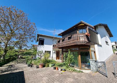 Herrlich gelegenes Eigenheim in ruhiger Lage mit Blick auf Weilmünster! - Hofansicht