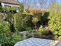 Attraktives Einfamilienhaus im Split-Level-Stil mit Sauna, Terrasse, Garten & Garage in gefragter Wohnlage - Blick in den Garten