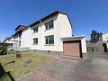 Freundliches Einfamilienhaus mit großzügigem Grundstück und Ausbaupotenzial - Hausansicht