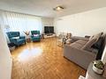 Dreifamilienhaus mit 3 Garagen – ideal für Eigennutzer & Kapitalanleger - Wohnzimmer OG