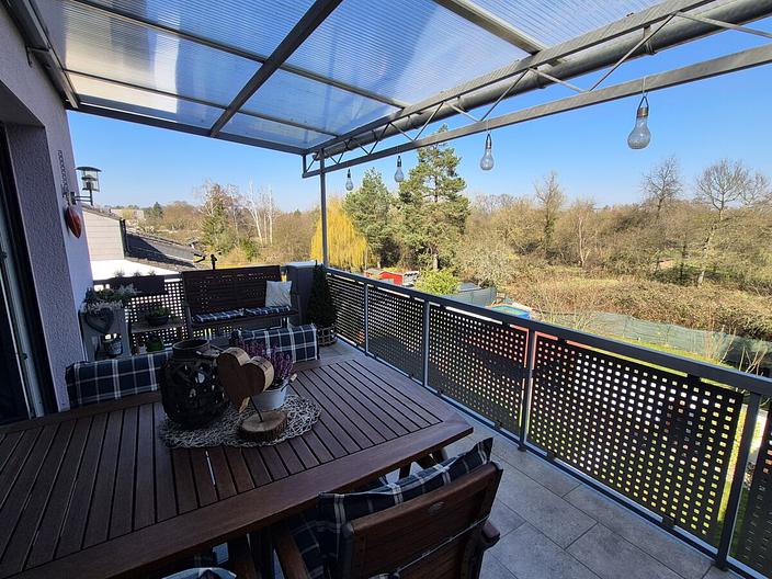 Großzügige Doppelhaushälfte mit zwei Wohneinheiten und viel Potenzial - Balkon