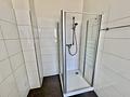 Schönes Einfamilienhaus
Familienglück mit Hof, Garten & viel Platz - ...Wanne und Dusche.