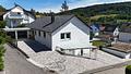 Natur vor der Tür, der Ortskern nur wenige Minuten entfernt – 4-Zimmer-Wohnung mit Balkon und Garten - Einfahrt, Stellplatz, Doppelg.