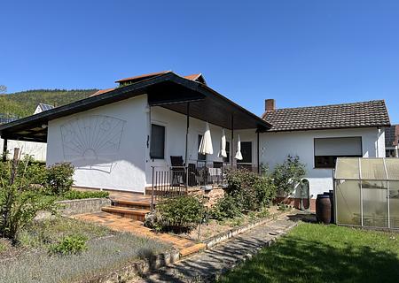 Hier entstehen Wohnträume – Haus mit Garten und schöner Aussicht