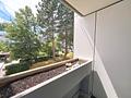 Sonnige 3-Zimmer-Wohnung mit Süd-Loggia und idealem Grundriss in U-Bahn-Nähe - Loggia mit Blick ins Grüne