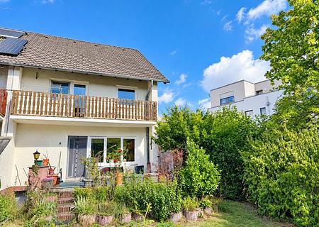 Familienglück mit Potenzial 
Doppelhaushälfte mit Garten in Dieburg - Gartenansicht