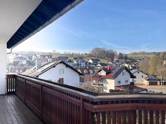 Großzügiges Zweifamilienhaus in traumhafter Südwestausrichtung - vielfältige Nutzungsmöglichkeiten - Panoramablick soweit das Auge reicht (EG)