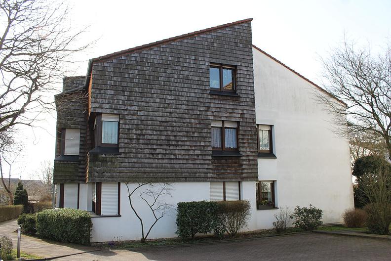 Wunderbare Dachgeschosswohnung mit großer Loggia, großem Hobbyraum und Tiefgaragenstellplatz - seitlich