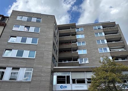 Ein Zuhause, das auf Ihre Ideen wartet – 3-Zimmer-Wohnung mit viel Potenzial auf der Berger Straße - Hausansicht