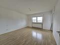 Viel Platz zum Wohlfühlen - helle 3 Zi.-Wohnung mit Balkon und Einbauküche - Schlafzimmer mit Balkon Zugang