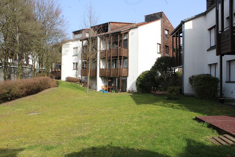 Wunderbare Dachgeschosswohnung mit großer Loggia, großem Hobbyraum und Tiefgaragenstellplatz - Gemeinschaftsgarten