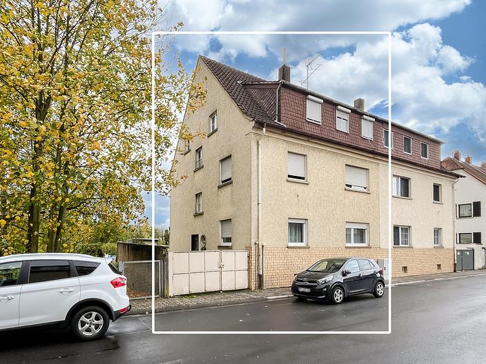 Charmantes Mehrfamilienhaus auf traumhaften Gartengrundstück (Sanierungsobjekt) - Frontansicht Straße