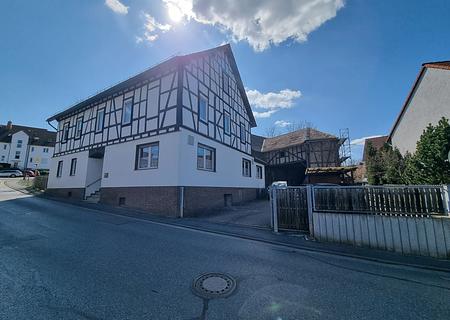 Zweifamilienhaus mit weiterer Ausbaumöglichkeit! - Ansicht Hofeinfahrt