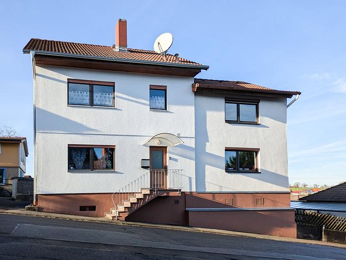 Multifunktionstalent: Großes Haus mit Garagen und Scheunentrakt - Ansicht O