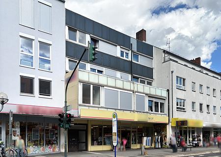 Investieren in Toplage: Wohn- und Geschäftshaus im Herzen von Hanau - Seitenansicht