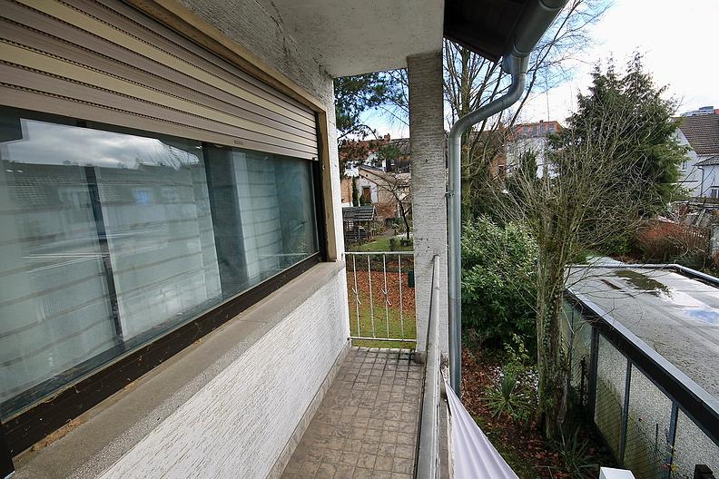 Freistehendes Einfamilienhaus in begehrter Lage von Neu-Isenburg - Balkon