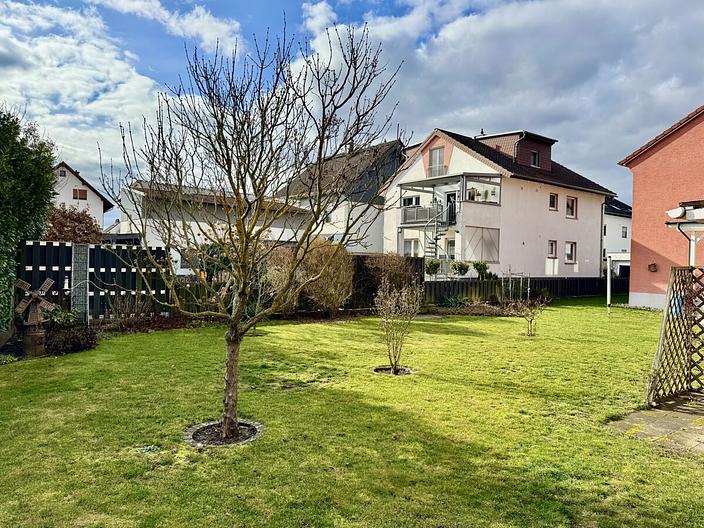 Raum für Leben, Lachen und Erinnerungen
- Schönes Einfamilienhaus mit Garten & Garage - - Garten