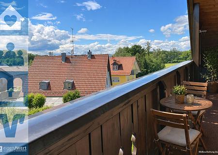 Dachgeschosswohnung mit Weitblick und großzügigem Hobbyraum - Balkon mit Blick ins Grüne